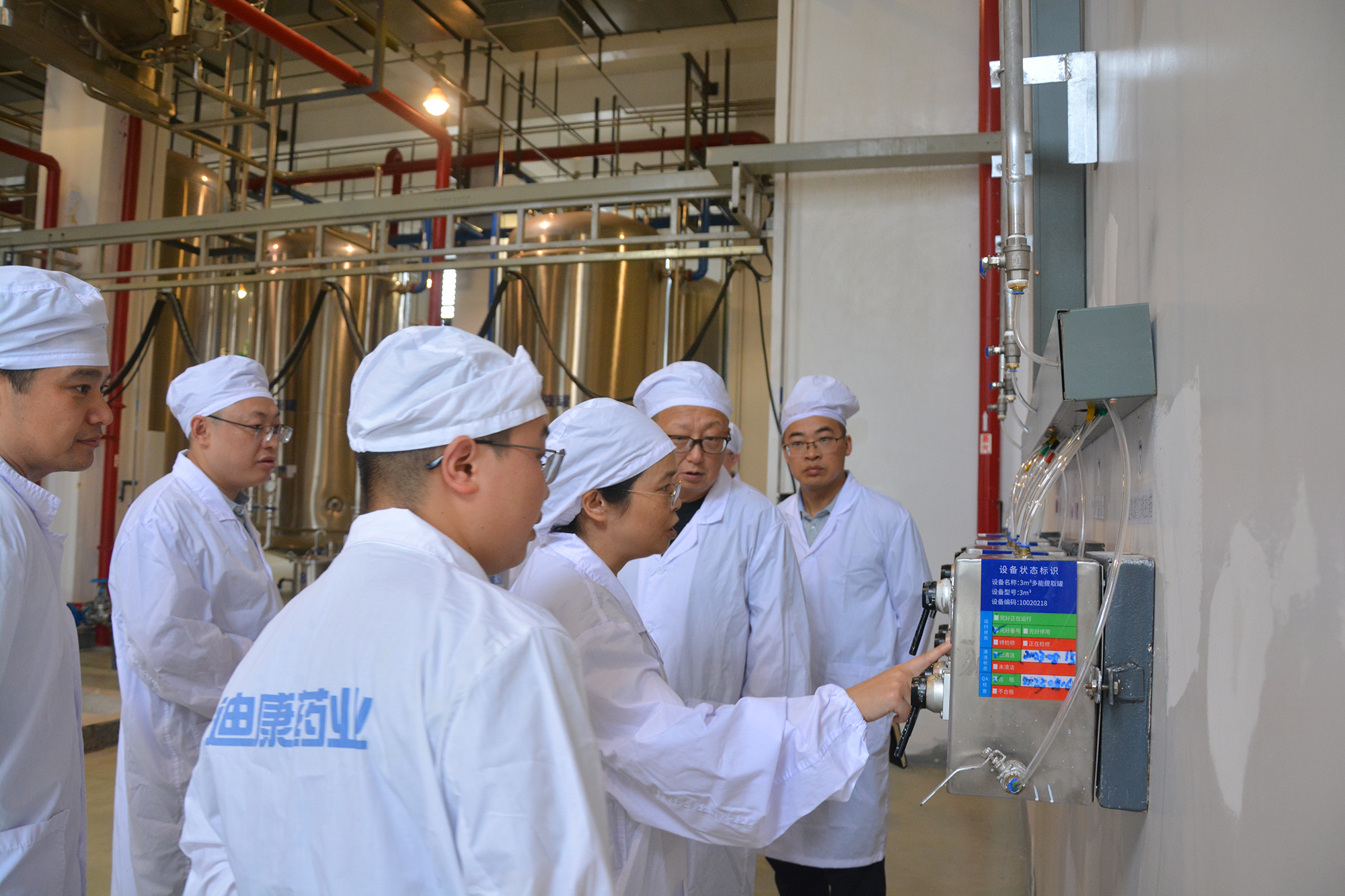 【企业新闻】同心·奋进——重庆市药品技术审评查验中心李霞主任、重庆市药监局行政审批处旷琳副处长一行莅临太阳成集团tyc7111cc中药帮扶指导